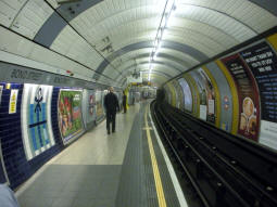 Jubilee line eastbound platform