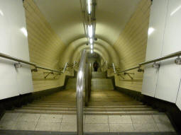 Stairs down to the Northern line southbound platform
