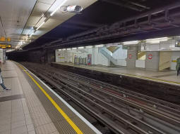 District and Circle line platforms from the westbound