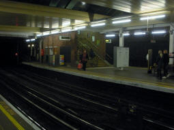 Looking across from the Jubilee line southbound platform to the exit from the northbound platforms