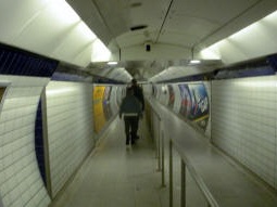 Heading to the Northern line from the Piccadilly line