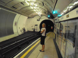 One of the Northern line platforms, showing the odd way the track crosses over before leaving the platform tube (June 2009)