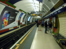 Piccadilly line eastbound platform
