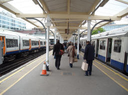 District line platforms