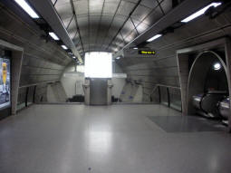 Looking right from the bottom of the escalators towards the platforms