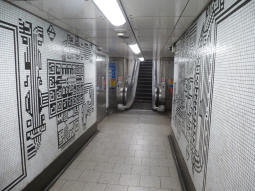 The escalator to the Central line from between the Northern line platforms