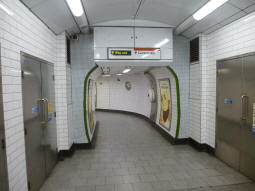 Heading to the Central line from the Northern line