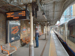 Overground northbound platform