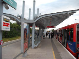 The platforms, facing towards the way out (June 2009)