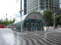 The little third entrance, with the larger secondary entrance behind (June 2009)