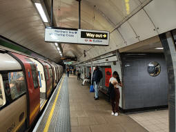 Northern line Bank branch northbound platform