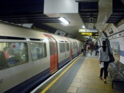 Piccadilly line westbound platform