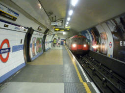 Piccadilly line eastbound platform
