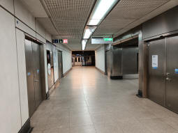 The passage between the Elizabeth line platforms (westbound ahead) with the passage off it to the Northern line and the lift to Moorgate station and exit