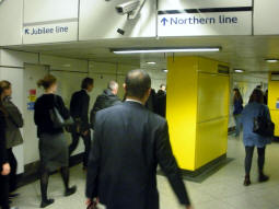 Line split at the bottom of the escalators primarily to the Northern line from the ticket hall under the National Rail station