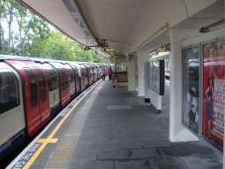 Looking along one of the eastbound platforms