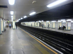 Looking along the District and Hammersmith & City line westbound platform, with the eastbound platforms for all lines on the right