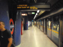 Fuzzy picture looking the other way along the eastbound platform to the previous photo (June 2009)