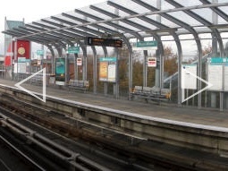 Panorama of the platform for trains to Beckton
