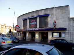 The station building (December 2008)