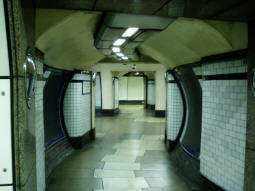 The wavy corridors between the escalators and the platforms, from the southbound platform (December 2008)